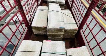 湖州 黄金麻花岗岩荔枝面，光面毛板装车完成