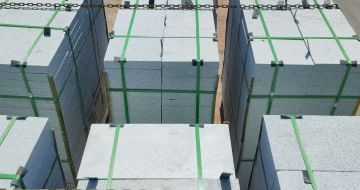 湖州 芝麻白花岗岩5公分地铺石 花岗岩厂家工厂装车日常