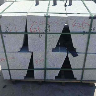 湖州 芝麻白异形坐凳，石凳