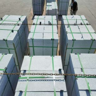 湖州 芝麻白花岗岩5公分地铺石 花岗岩厂家工厂装车日常