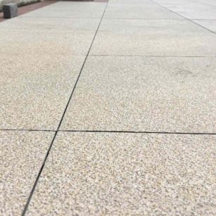 湖州 黄金麻花岗岩石板材荔枝面地面铺装效果