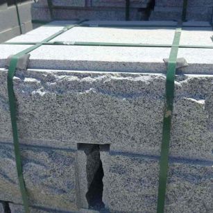 湖州 芝麻白花岗岩自然面成品