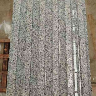 湖州 芝麻白花岗岩荔枝面雕刻盲道，盲条