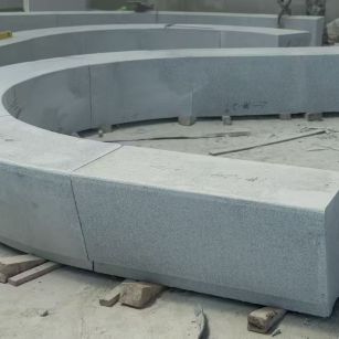 湖州 芝麻白花岗岩光面弧形坐凳