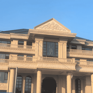 湖州黄金麻别墅外墙干挂石材效果示例