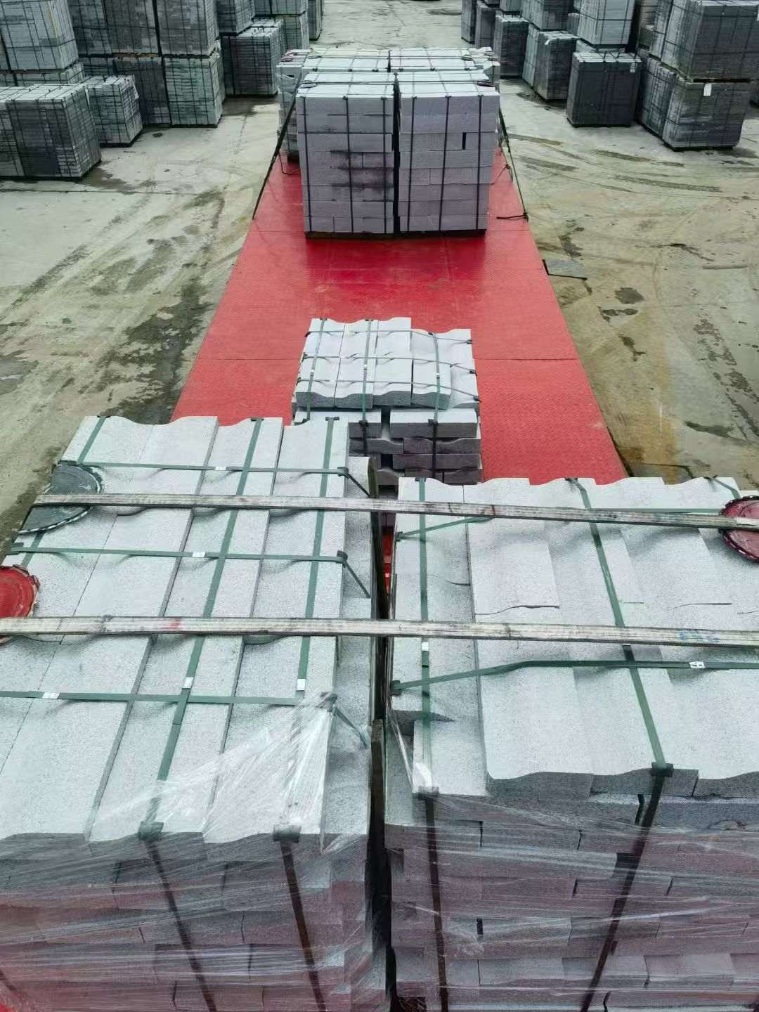 湖州 芝麻白仿形加直形路沿石出货日常