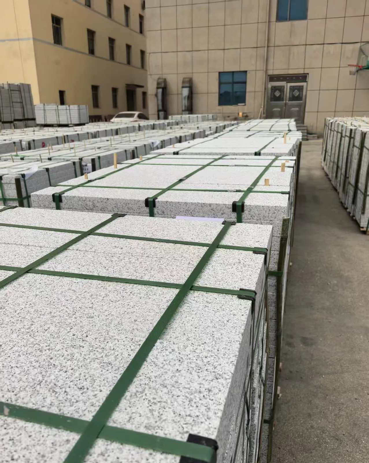 湖州 白麻花岗岩5.0公分荔枝面地铺石