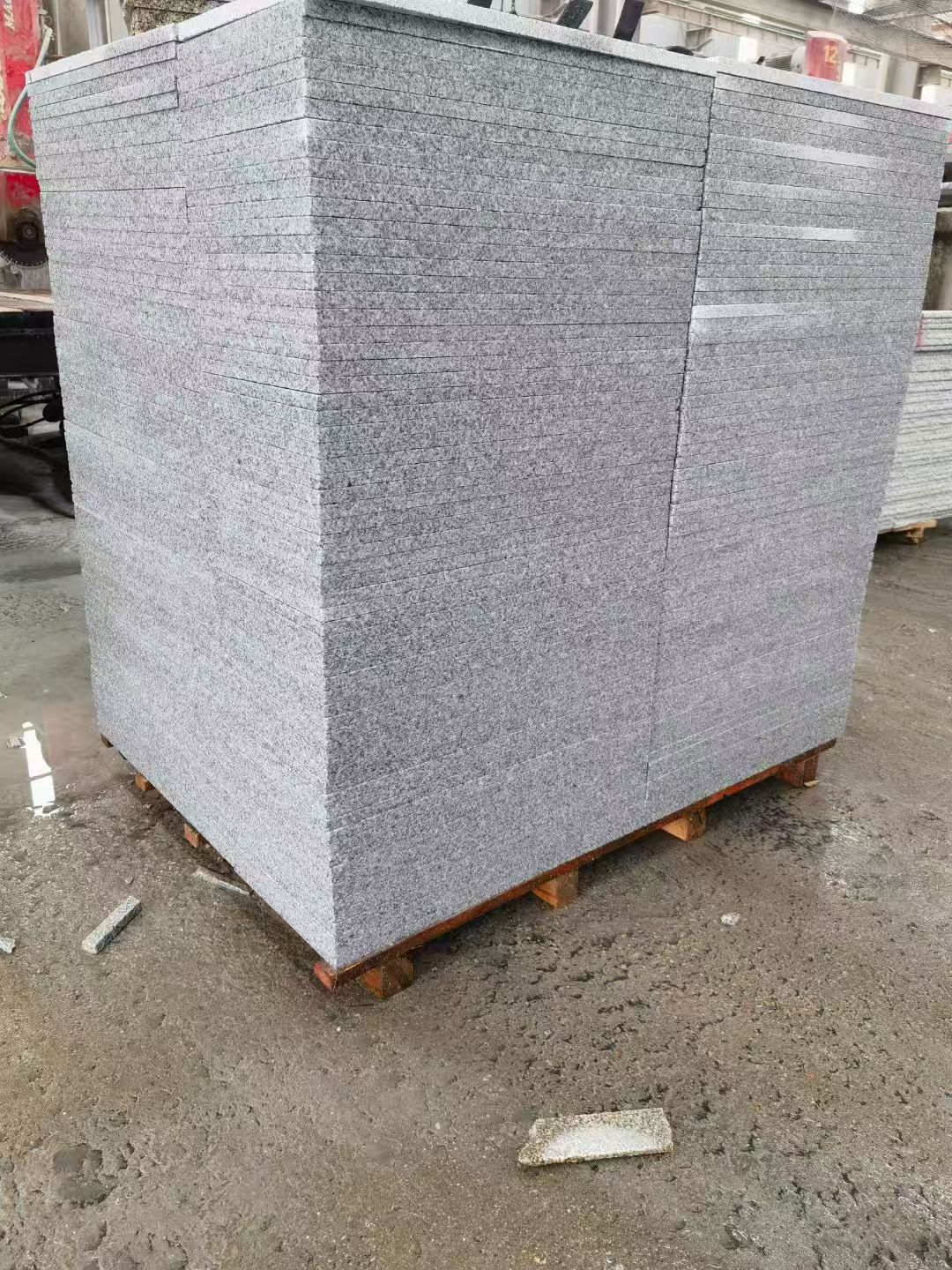 湖州 芝麻白火烧面1.8厚300*600地铺石，尺寸标准，厚薄均匀