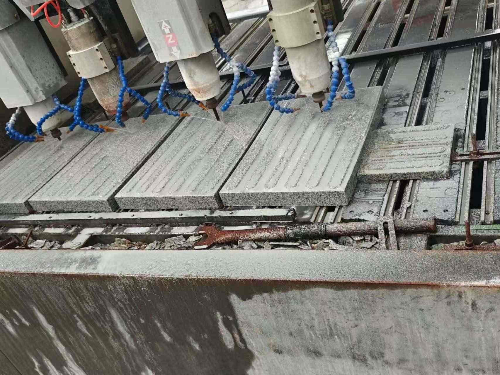 湖州 芝麻白花岗岩荔枝面盲道雕刻