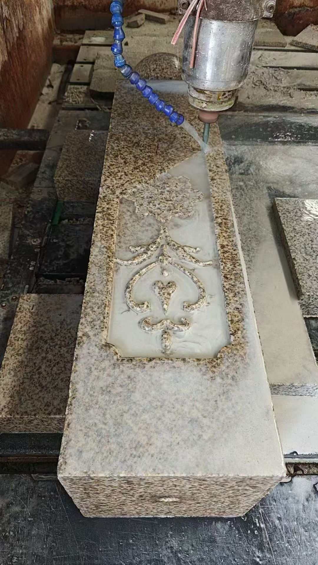 湖州 黄金麻花岗岩异形加工雕刻栏杆大柱