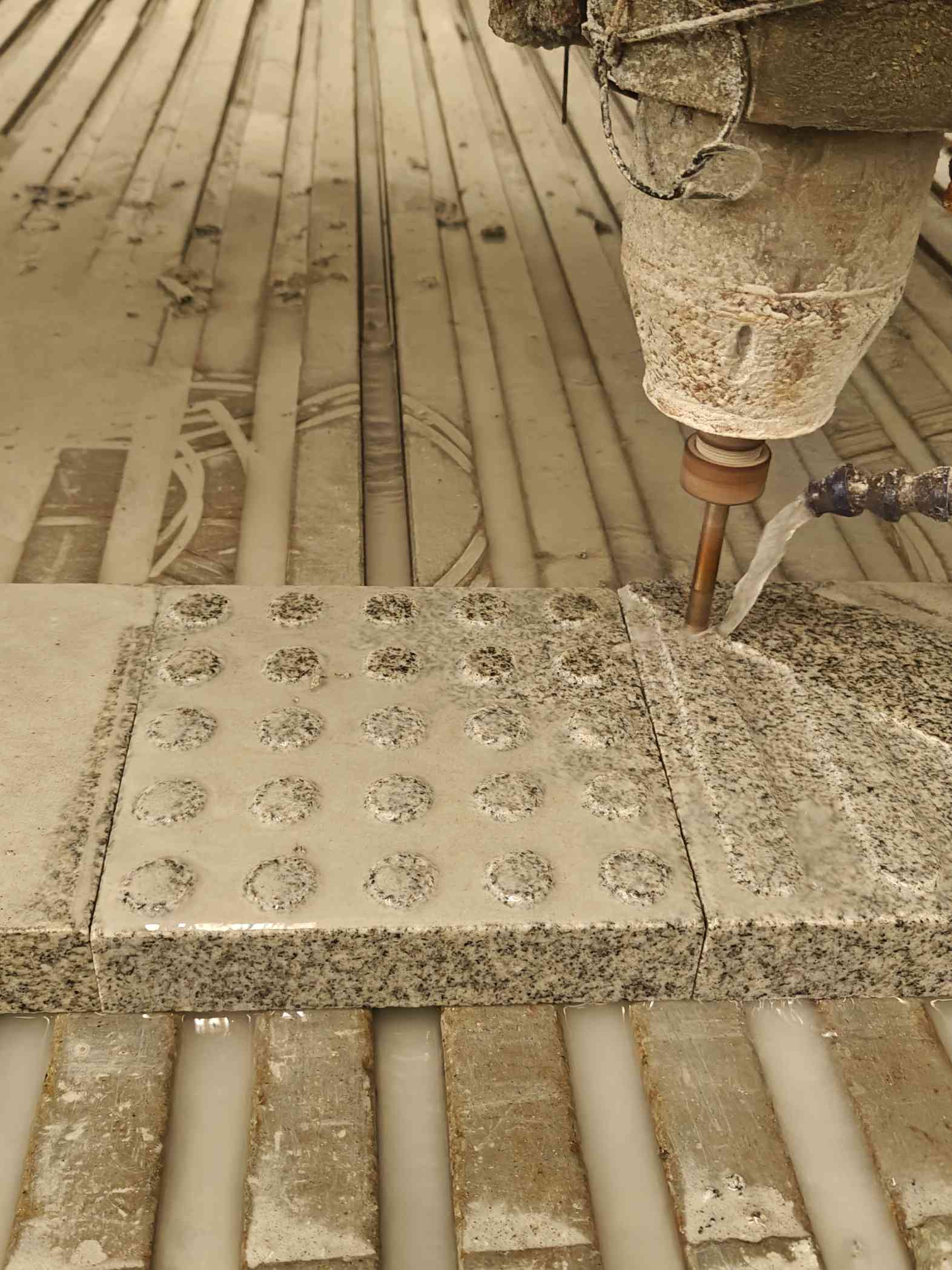 湖州 芝麻白花岗岩石材盲人石、盲道石、盲点石