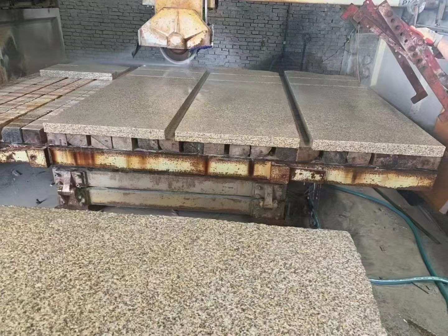 湖州 黄金麻荔枝面成品板加工