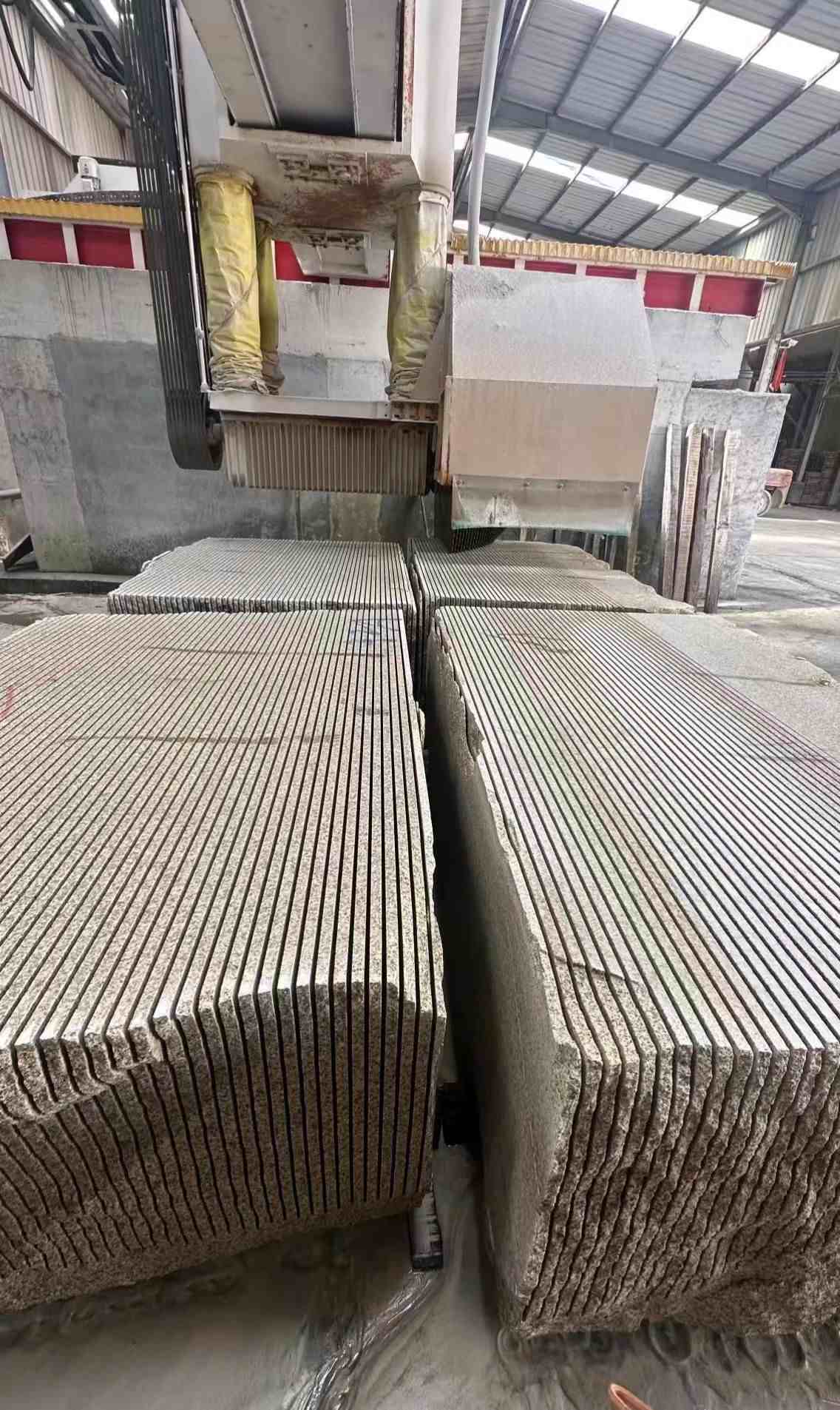 湖州 车间生产日常，黄金麻白麻花岗岩