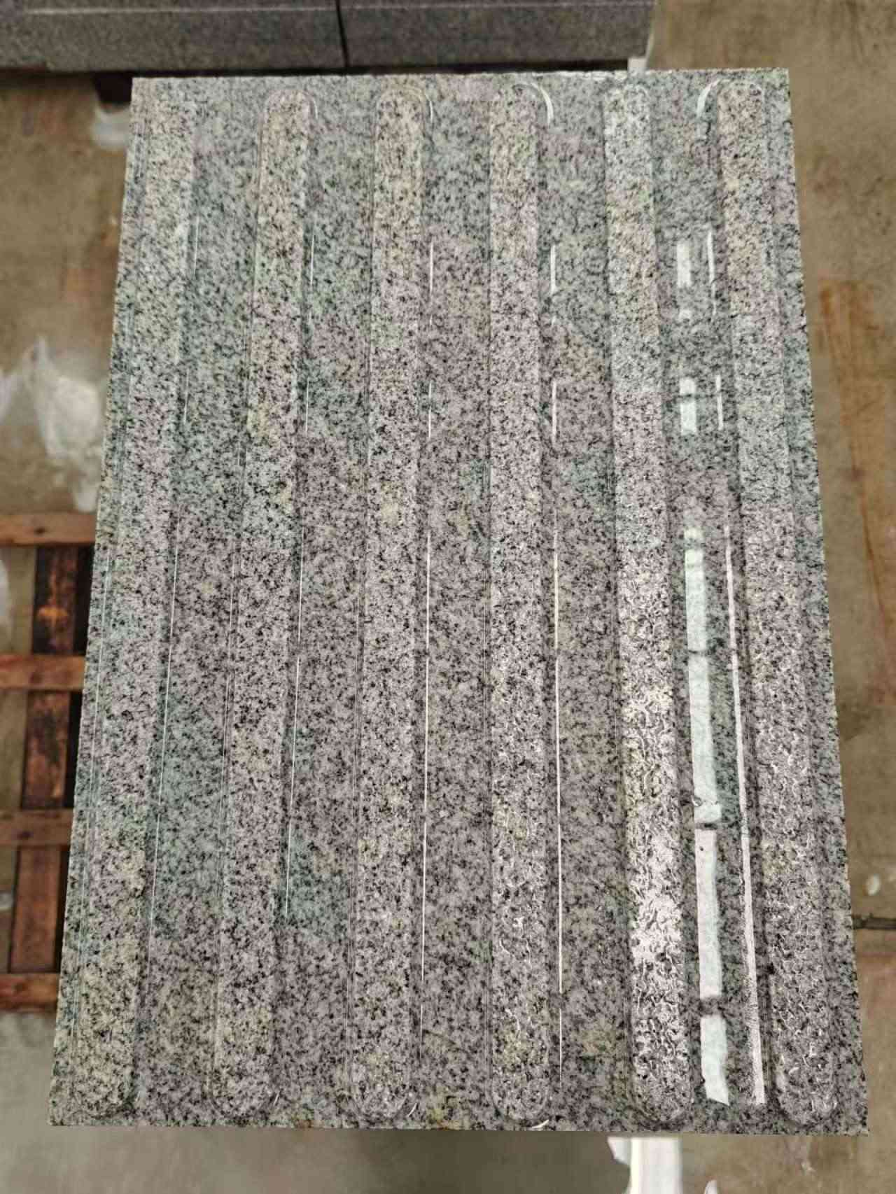 湖州 芝麻白花岗岩荔枝面雕刻盲道，盲条