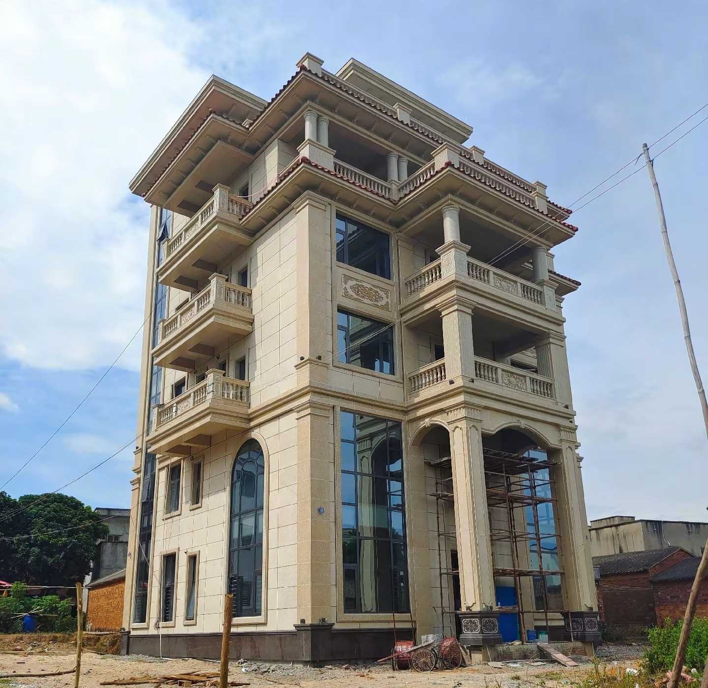 湖州 黄金麻花岗岩石材别墅外墙干挂搭配（雕花栏杆花瓶柱门楼罗马柱）