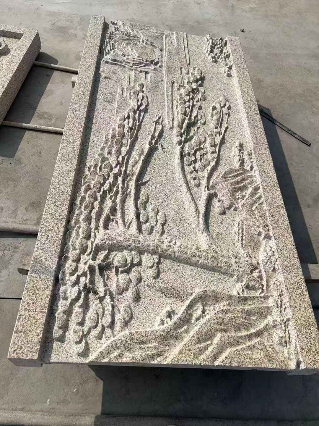 湖州 黄金麻雕刻板浮雕迎客松