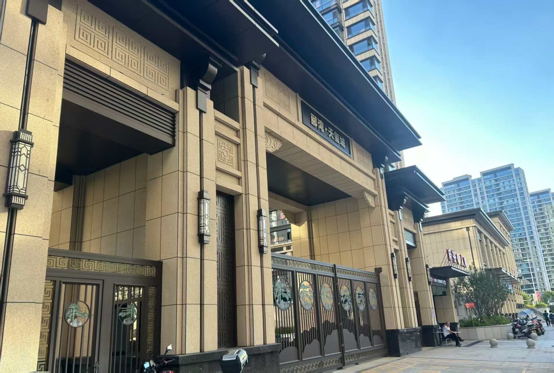 湖州 黄金麻花岗岩荔枝面小区门楼外墙干挂