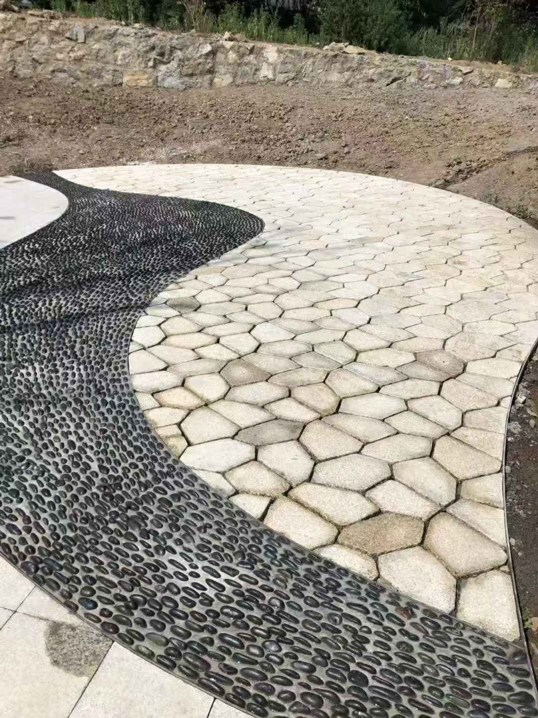 湖州 黄金麻冰裂纹地铺石工地铺装案例