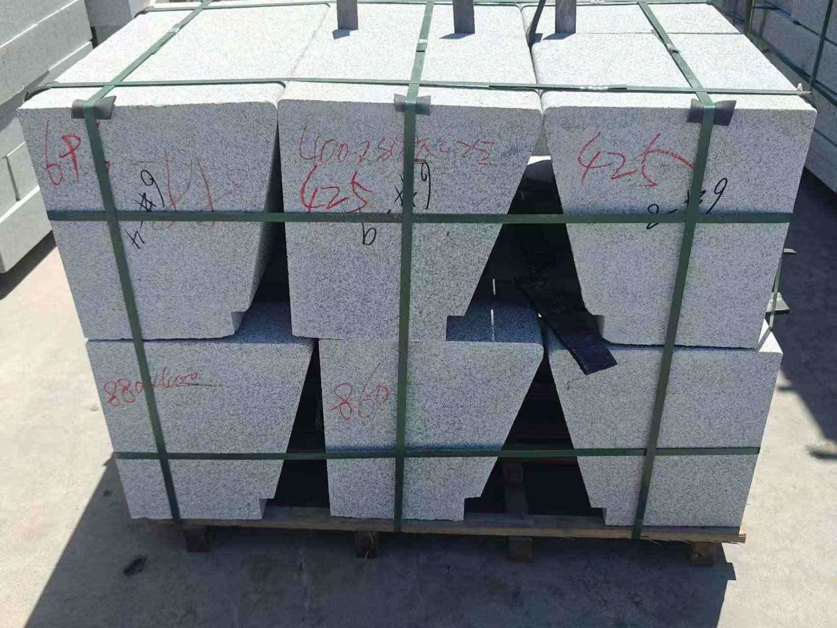 湖州 芝麻白异形坐凳，石凳