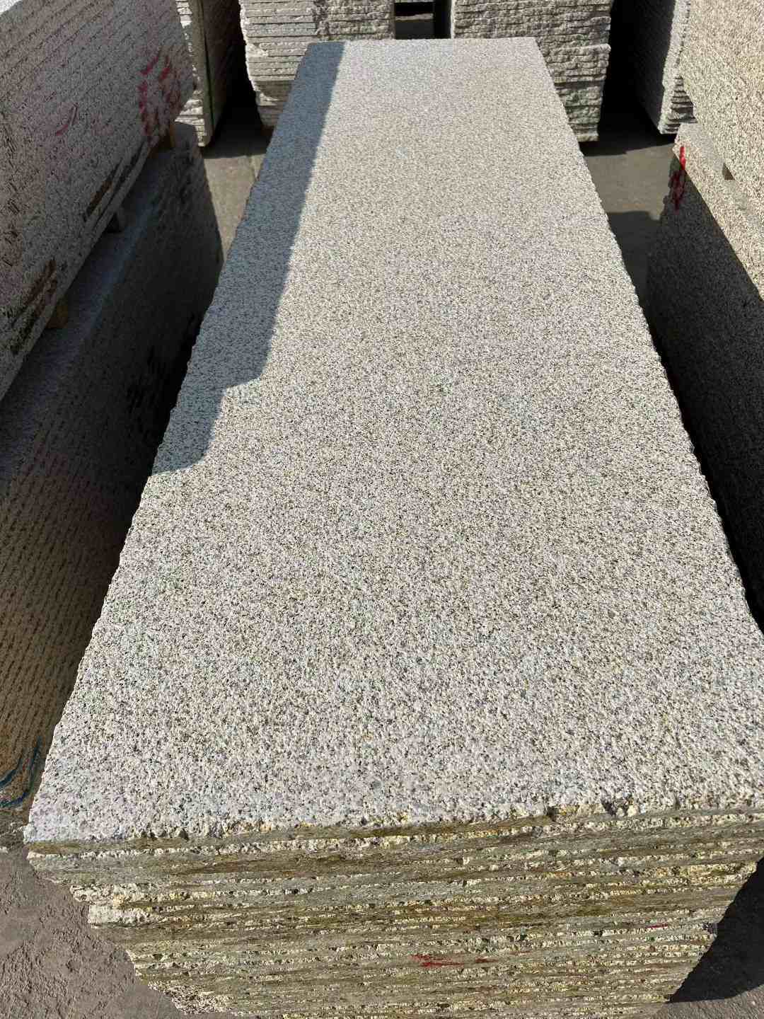 湖州 黄金麻花岗岩荔枝面毛板，半成品