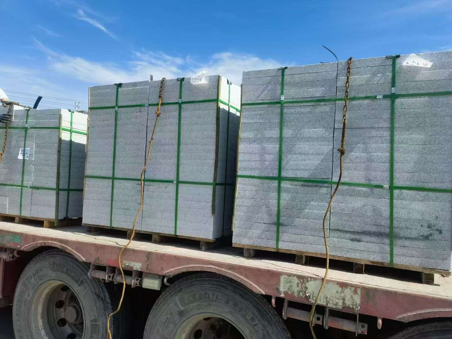 湖州 芝麻白花岗岩地铺石装车日常