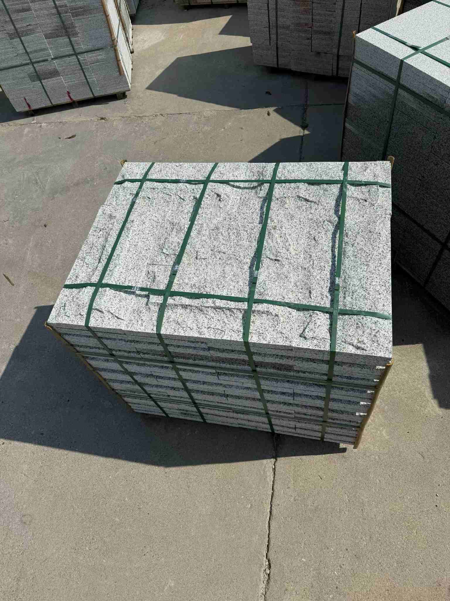 湖州 白麻花岗岩石材自然面蘑菇石成品