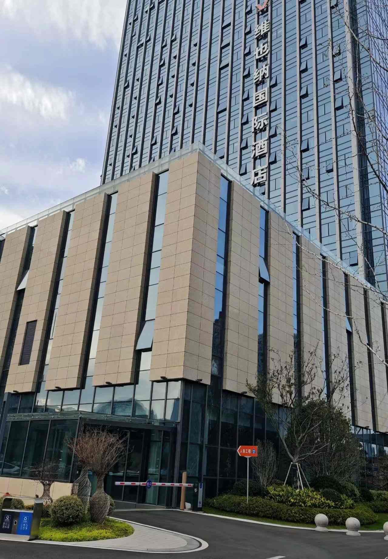 湖州 黄金麻花岗岩外墙干挂