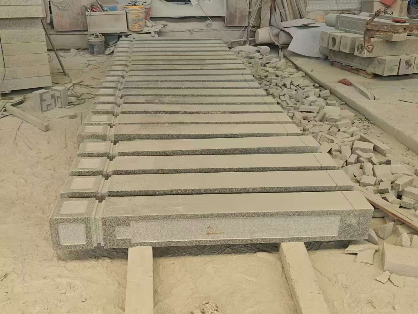 湖州 芝麻白异形加工雕刻-栏杆大柱，方柱