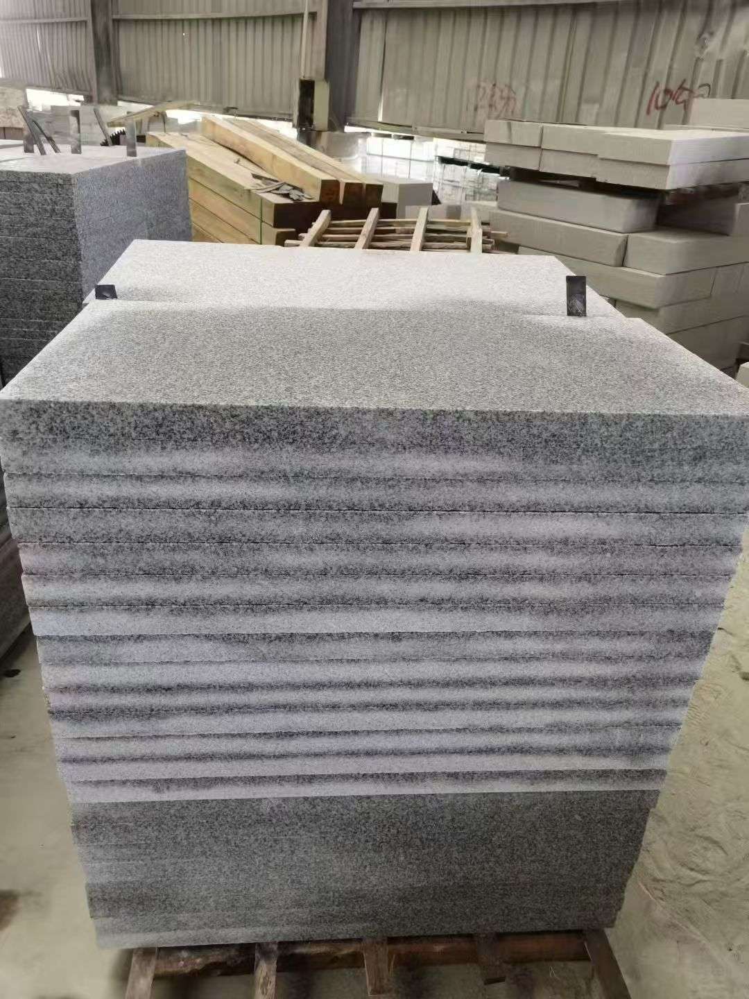 湖州 芝麻白5公分火烧地铺成品，900*400，规格可定制