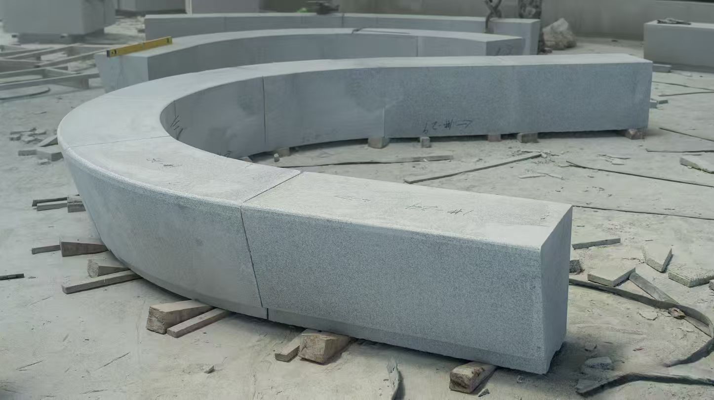 湖州 芝麻白花岗岩光面弧形坐凳