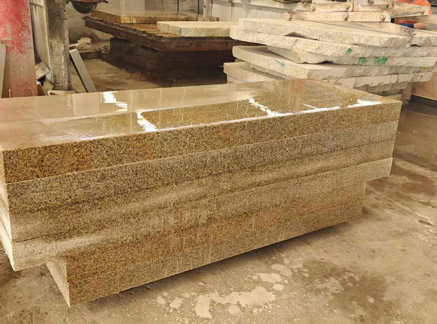 湖州 黄金麻栏杆料半成品加工中